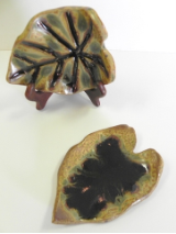 RAY POTTERY LEAF SPOON REST